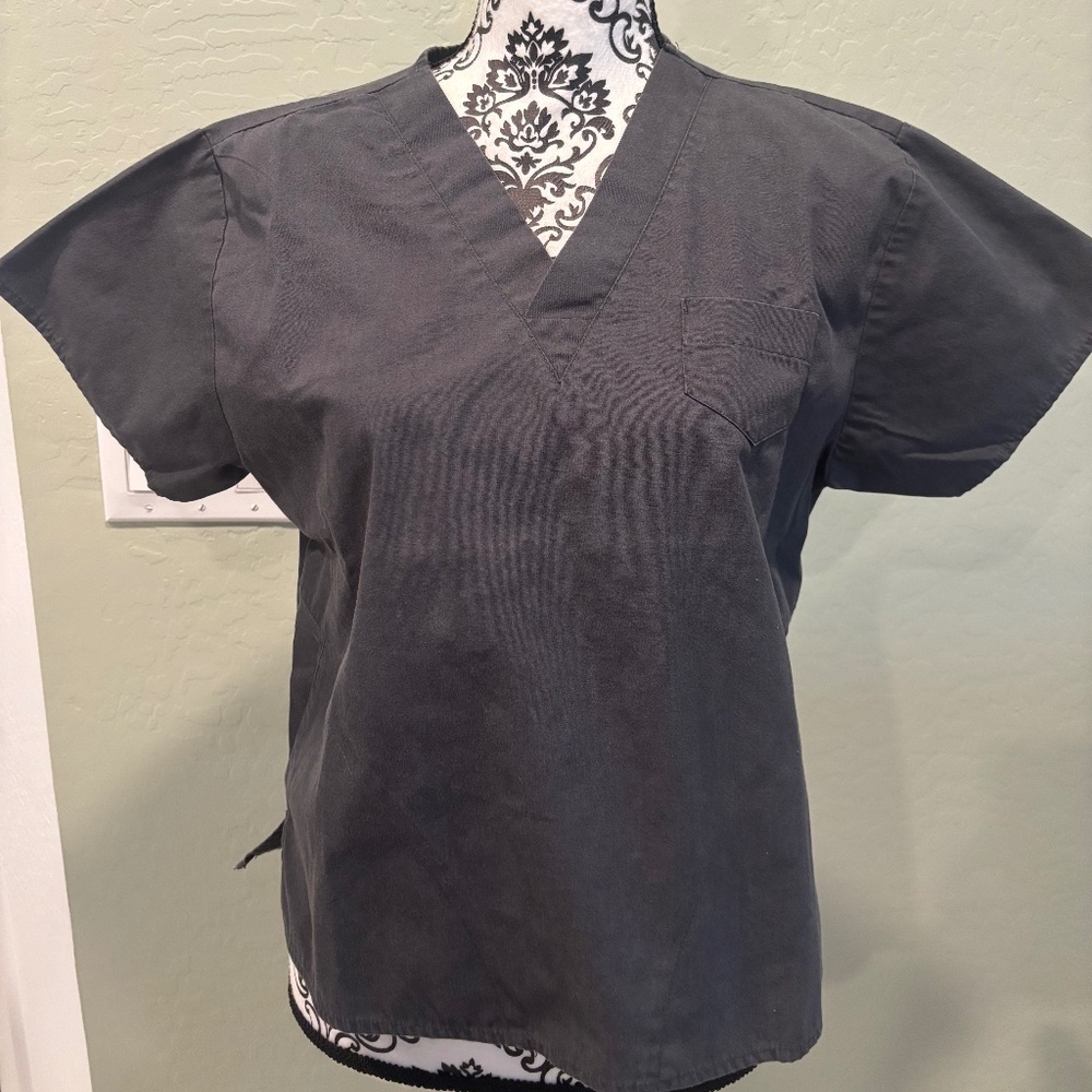 MedGear Scrub Top: Grey